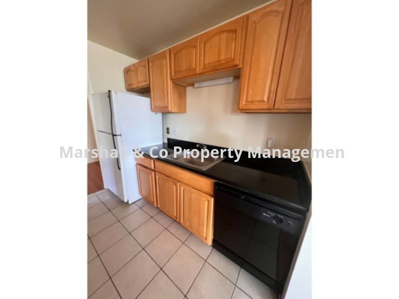 Primary Photo - NEW PRICE! 3 BEDROOM, 2 BATH TOP UNIT, WAS...