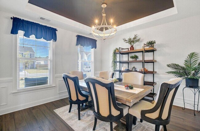 Foto del edificio - 3 Bedroom, 2.5 Bathroom Home in Oakley Poi...