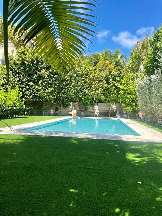 Foto del edificio - 321 Palmwood Ln