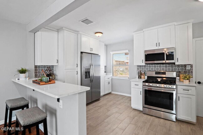 Foto del edificio - 2728 Byron St