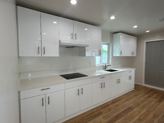 Foto del edificio - 22501 Criswell St