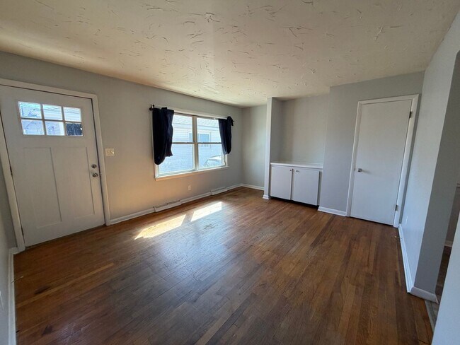 Foto del edificio - 805-807 Georgia Ave Akron OH 44306 MFH2 .T2