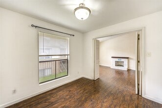 Building Photo - 2120 Wilcrest Dr