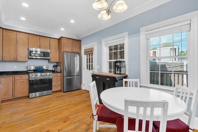 Building Photo - 55 Gates St