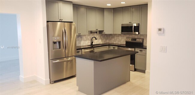 Building Photo - 9511 SW 51st Terrace