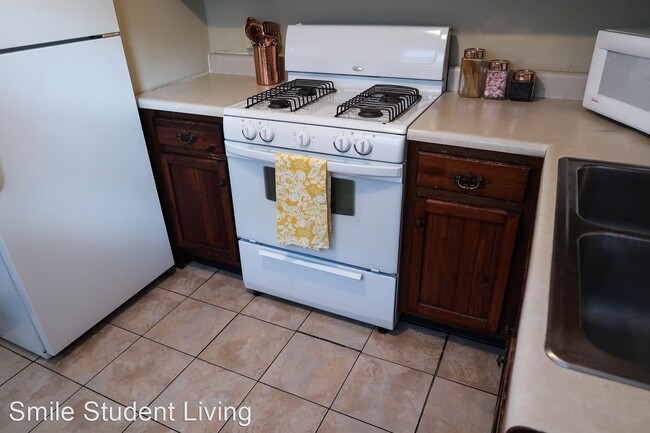 Building Photo - 2 br, 1 bath Room For Rent - 602 S. Lincoln