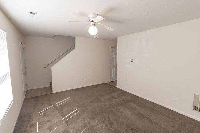 Building Photo - 430 NE Park Ln