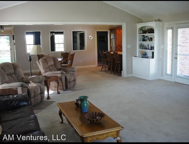 Building Photo - 4 br, 2 bath House - 592 Vincent St. (hous...