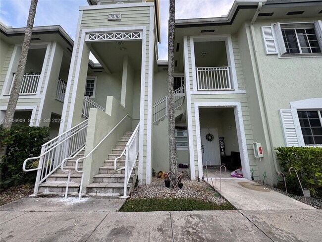 Foto del edificio - 2590 NE 3rd Dr