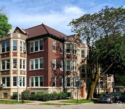 Building Photo - 2946 N Pine Grove Ave