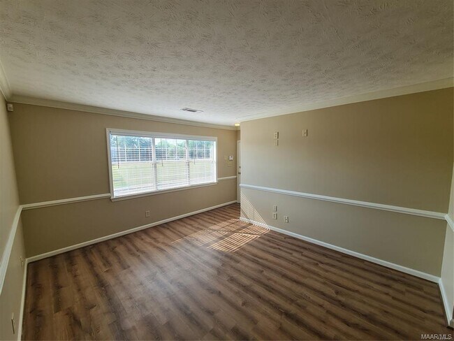 Foto del edificio - 3709 Le Bron Rd
