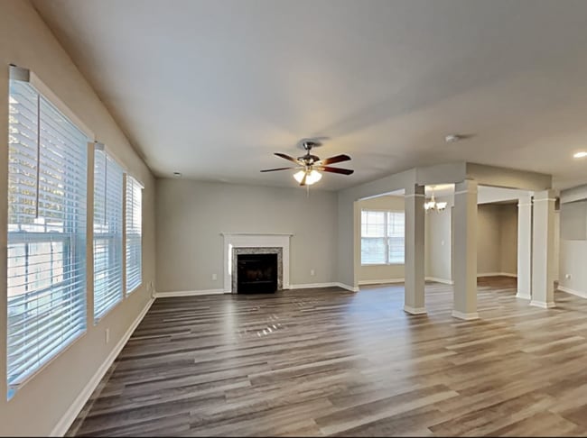 Building Photo - 3770 Burtons Barn St