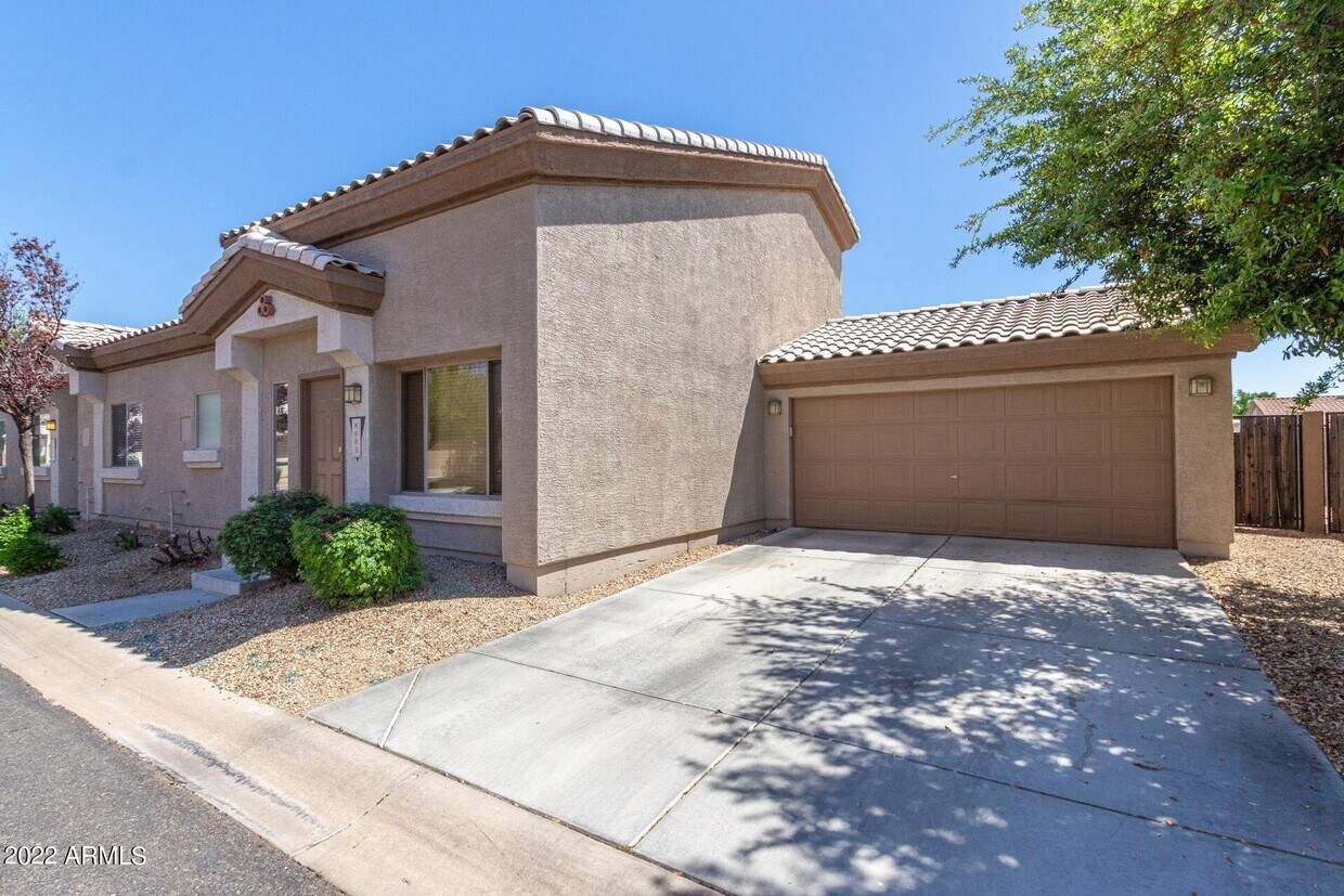 8003 W Zoe Ella Way, Peoria, AZ 85382 Townhome Rentals in Peoria AZ