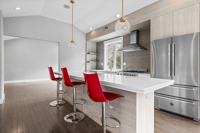 Building Photo - 202 Rawson Rd