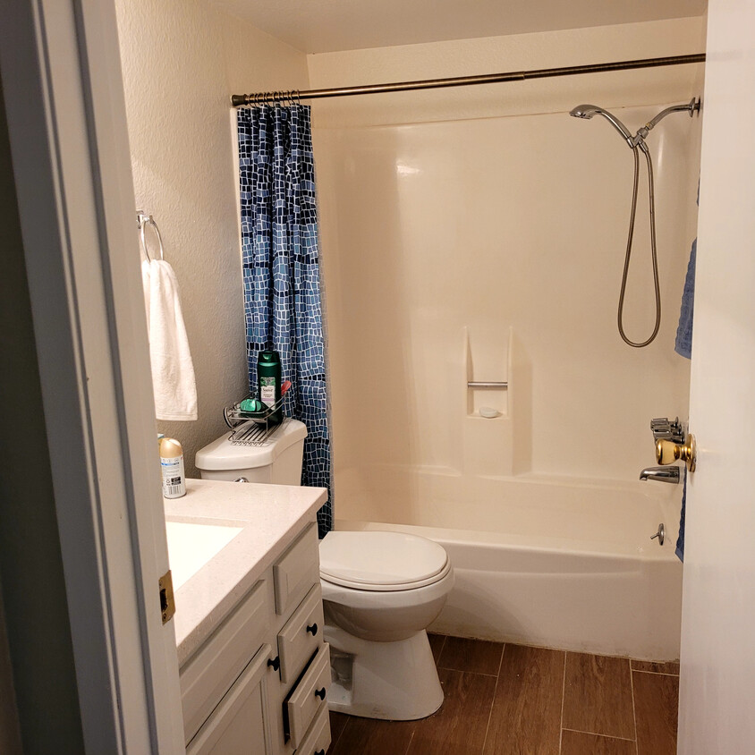 Building Photo - 463 S Greenside Ct