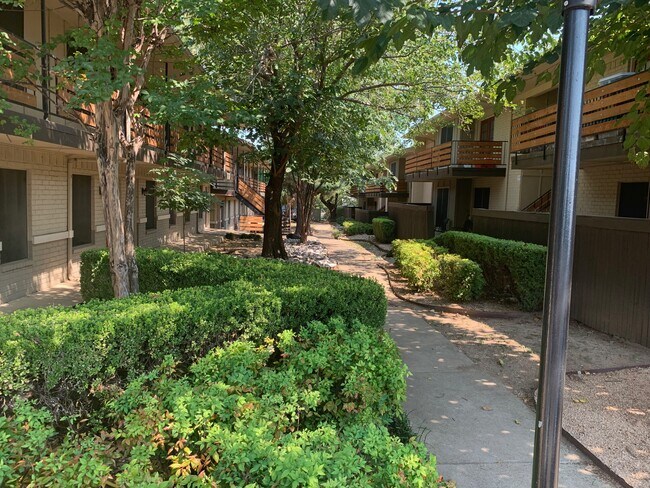 Foto del edificio - Cedars Apartments