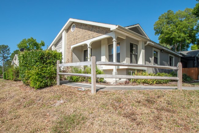 Building Photo - Beautifully updated waterfront condo!