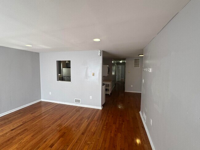 Foto del edificio - 12 Bayview Ave