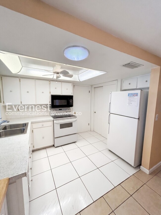 Building Photo - 4133 Grayton Dr