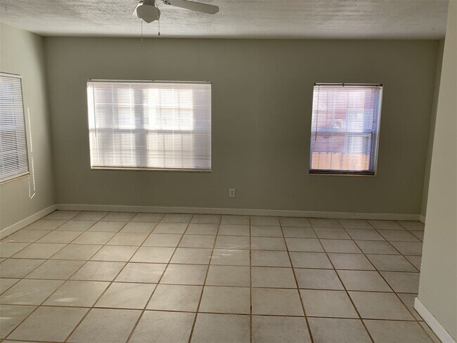Building Photo - 434 Hillcrest St