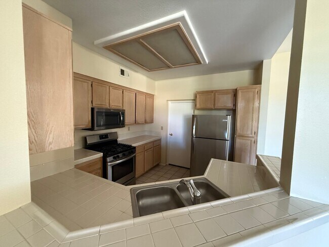Foto del edificio - Lovely 2 Bedroom, 2 Bath First-Floor Condo...