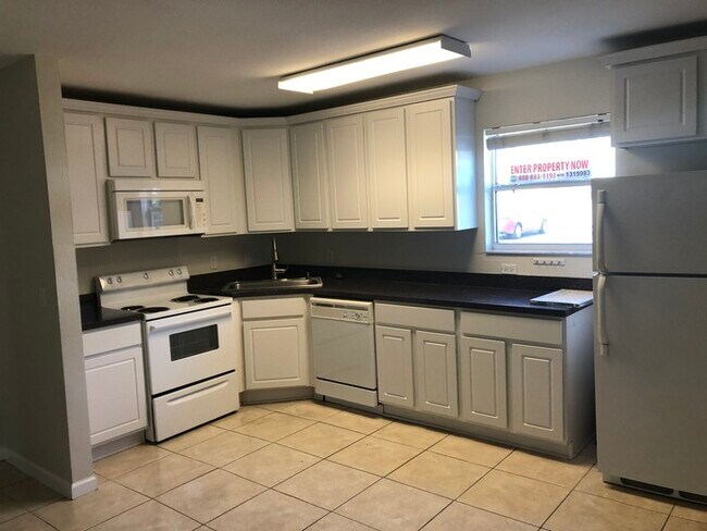 Building Photo - 2/1.5 Condo at The Oaks at Wildwood