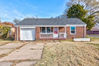 Building Photo - 828 S Apache Dr