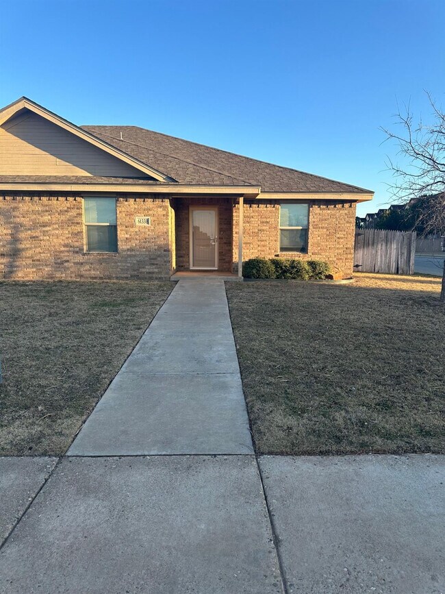 Foto del edificio - 6133 72nd Pl