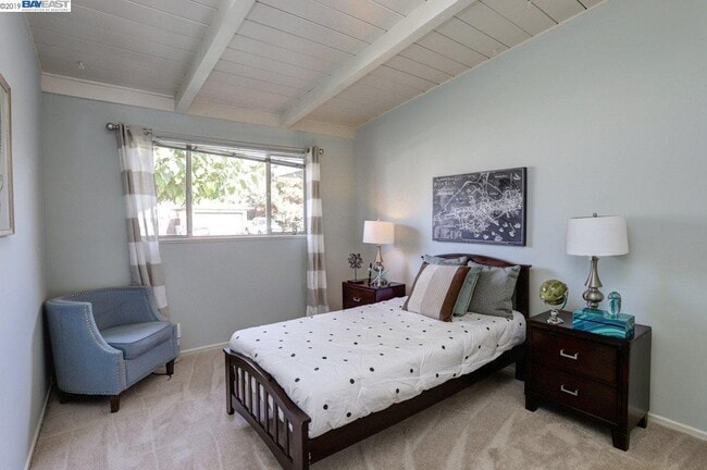 Building Photo - 43437 Newport Dr