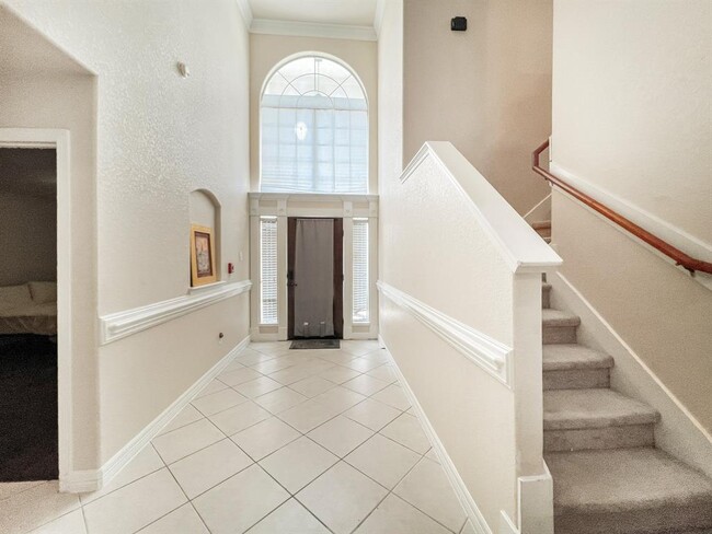 Building Photo - 5715 Ladonia St