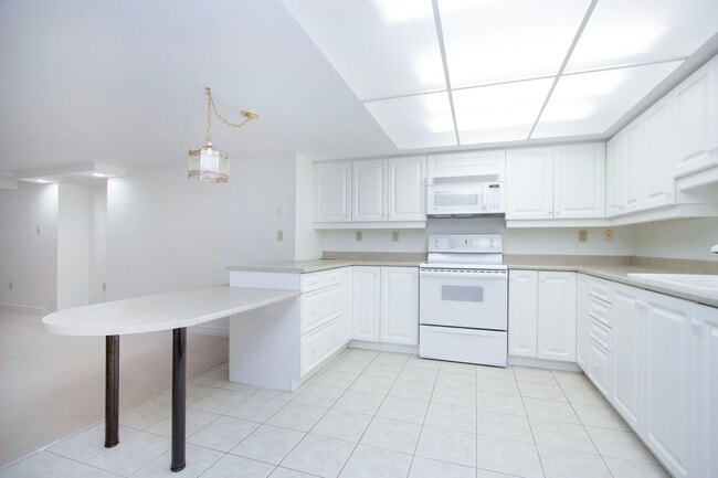 Building Photo - 650 Cognac Crescent