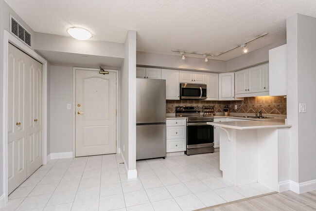 Kitchen - 9741 110 St NW
