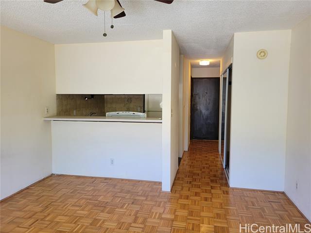 Building Photo - 3721 Kanaina Ave
