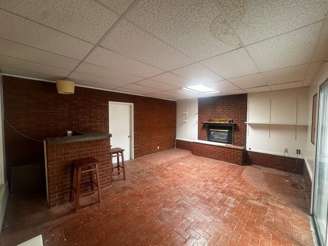 Building Photo - 3 Bed / 2 Bath Home Near Jerry Cline Park & Tennis Courts