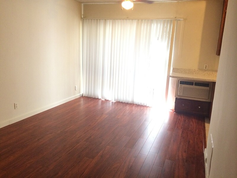 Foto principal - 530 Veteran Ave