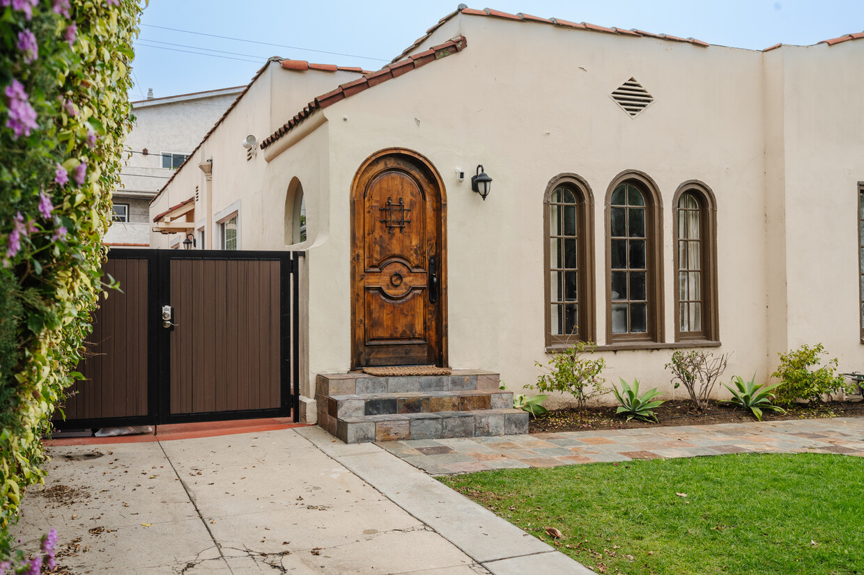 Primary Photo - 1024 Havenhurst Dr