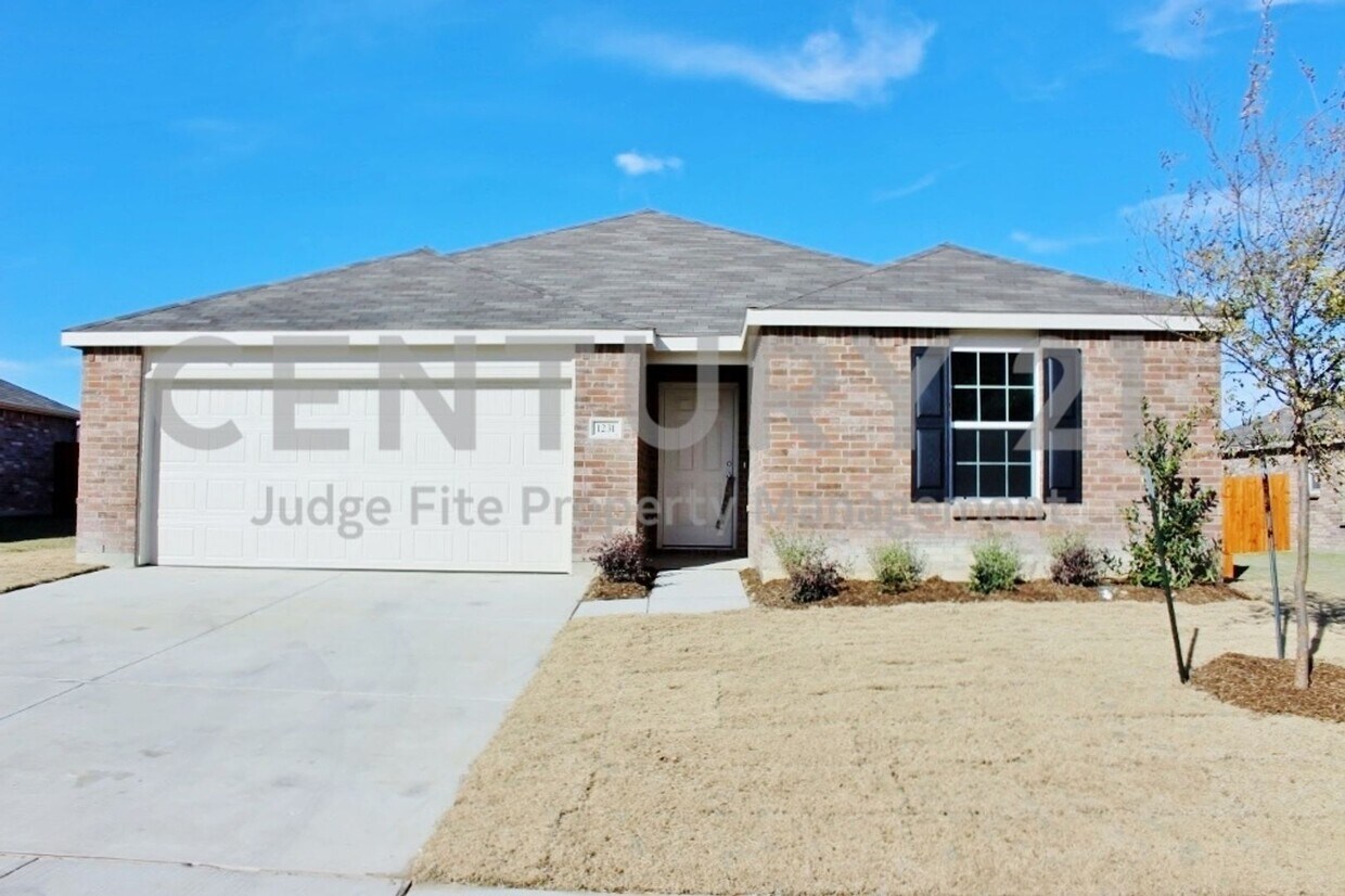 Primary Photo - Charming 3/2/2 Home in Burleson For Rent!