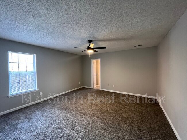 Foto del edificio - 4406 Forest Valley Cove