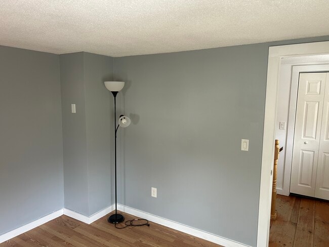 Foto del edificio - 392 Back Ashuelot Rd