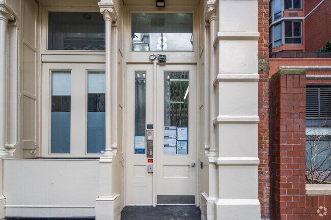 Entrada - 8 Thomas St