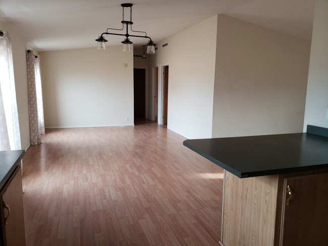 Building Photo - 4 br, 2 bath House - 620 Fir Terrace