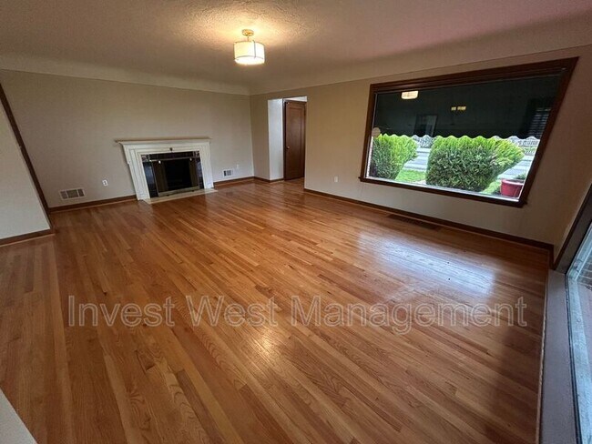 Foto del edificio - 1800 E 9th St