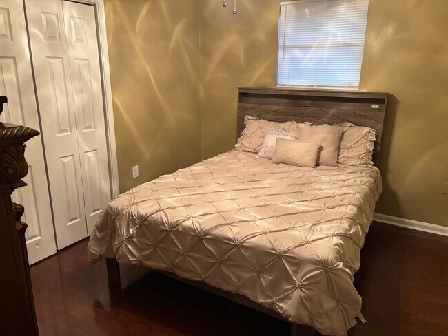 Foto del edificio - 5000 Cardenas Dr