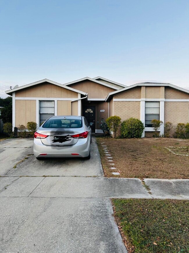 Building Photo - 1424 Vinetree Dr