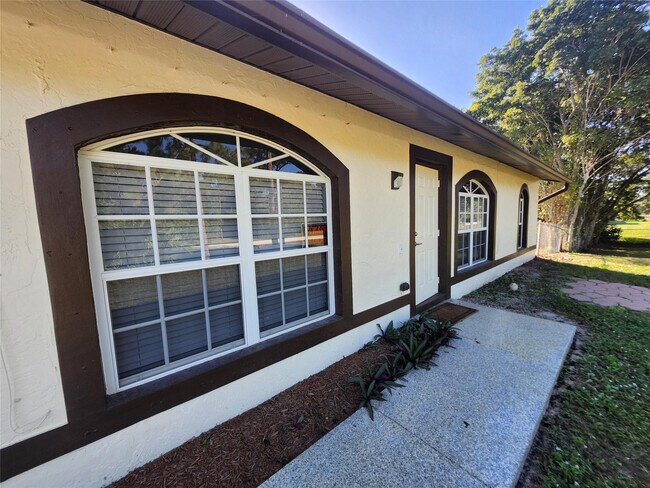 Foto del edificio - 18142 Murcott Blvd