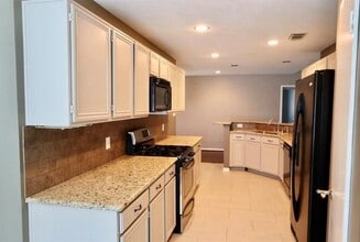Building Photo - 15815 Pilgrim Hall Dr