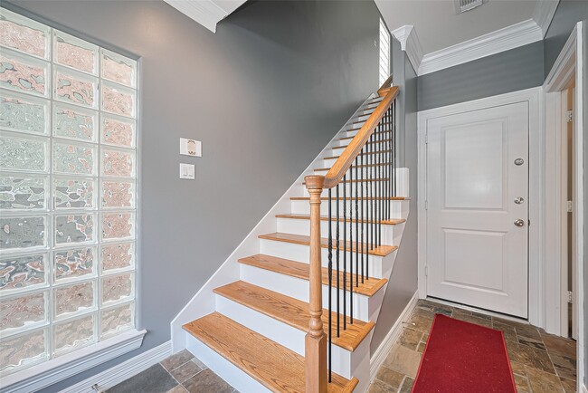 Building Photo - 3925 Floyd St