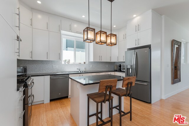 Foto del edificio - 7447 W 81st St
