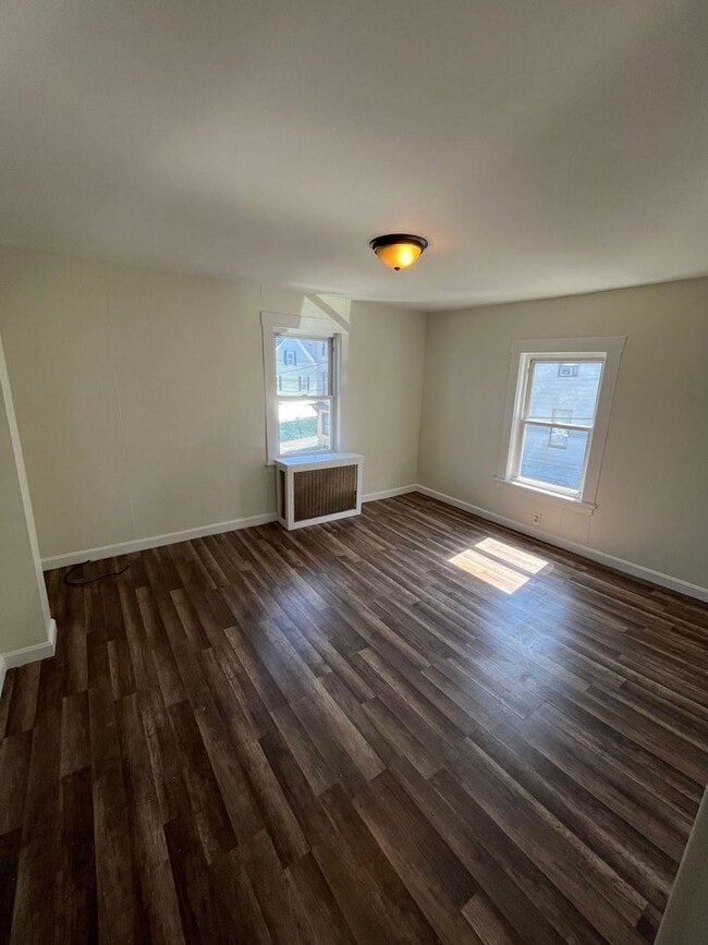 Building Photo - Central St Apartments