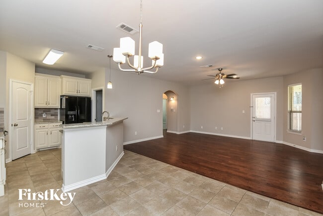 Building Photo - 850 Mirike Dr